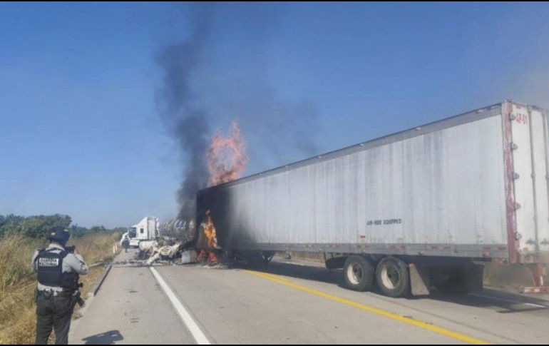 La SSPC de Nayarit anunció cierres temporales en la autopista Tepic–Mazatlán y recomendó usar la carretera libre como opción. X/@GN_Carreteras