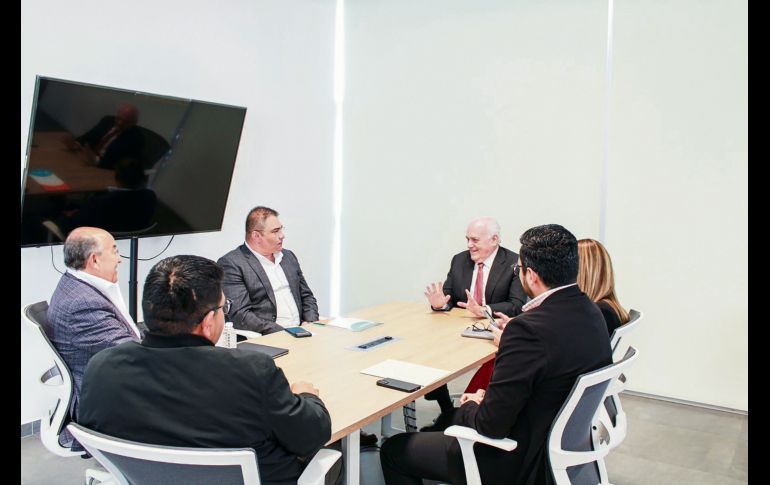 Entrega de los primeros RVOE a los programas de Ingeniería y Administración de Empresas de la Universidad del Tequila. ESPECIAL