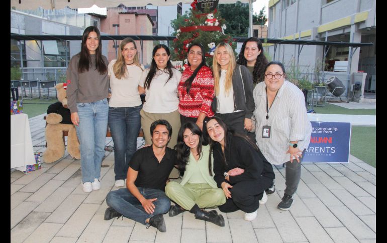 Romina Aguilar, María Rosa Palacio, Mónica García, Fabiola Lira, Lore Navarro, Elena Contreras, Annelise Ellerbrock, Francisco Cuevas, Coqui Guillén y Yoshi González. GENTE BIEN JALISCO /  E. Escamilla