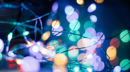 Han recomendado adornar moderadamente, así se evitará gastar grandes cantidades de dinero en ello. CANVA