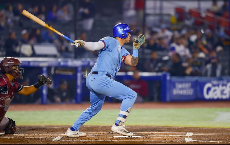 Bligh Madris pegó de hit en la octava para producir la carrera definitiva. CORTESÍA/Charros de Jalisco