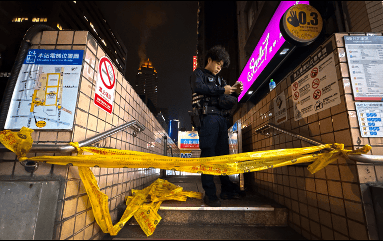 Una persona fue hallada sin signos vitales en el lugar del siniestro.EFE/EPA/R. B. Tongo