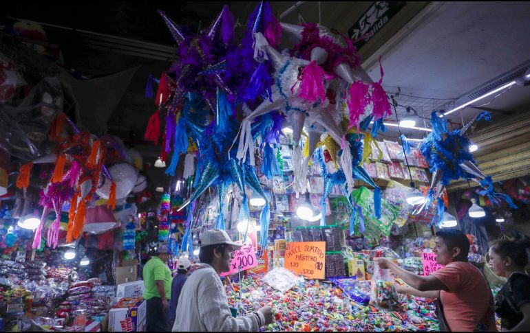 En costos, Concanaco Servytur estimó que una cena tradicional para cinco personas puede ubicarse entre 3 mil 500 y 4 mil pesos. EFE / ARCHIVO