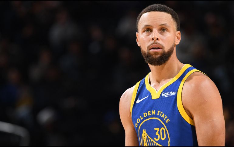 Mientras Stephen Curry siga lanzando, la historia seguirá escribiéndose a su favor. AFP / ARCHIVO