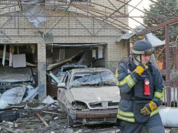 Una vivienda dañada tras un ataque ruso en Zaporiyia, Ucrania. AP
