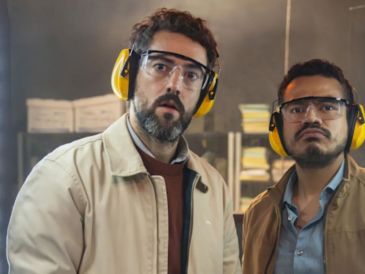 Aunque para muchos espectadores la propuesta puede parecer original, la película es en realidad una adaptación de “Tiempo de valientes”, un largometraje argentino estrenado hace dos décadas. ESPECIAL/NETFLIX