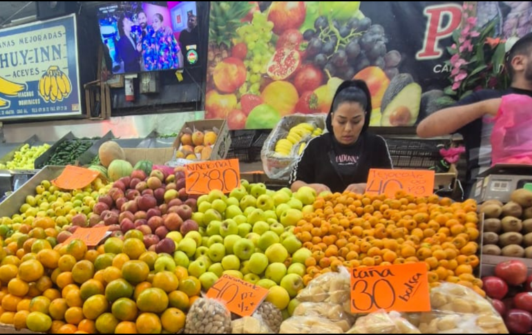 En esta temporada navideña, la guayaba también incrementó su precio y actualmente se vende hasta en 40 pesos. EL INFORMADOR /  J. VELAZCO