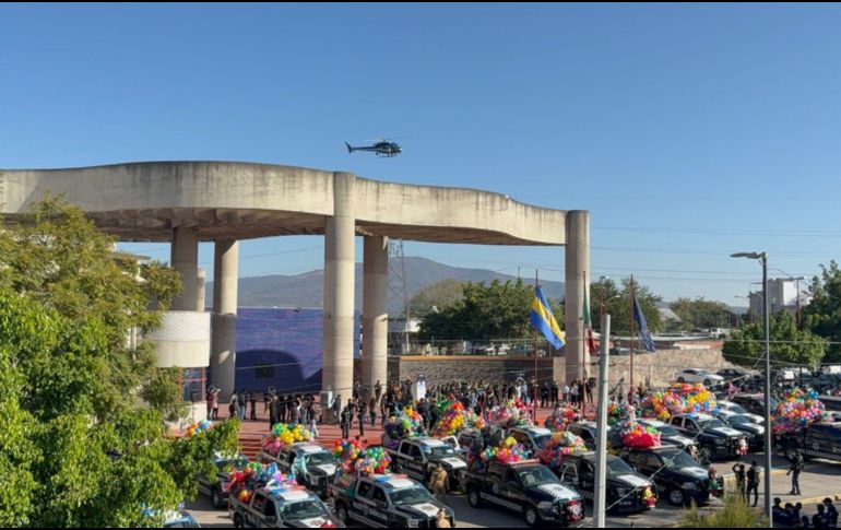 Los juguetes fueron entregados por policías tapatíos en aproximadamente cincuenta colonias, como Jardines del Bosque, Echeverría, Lomas del Paraíso y Oblatos, entre otras. ESPECIAL
