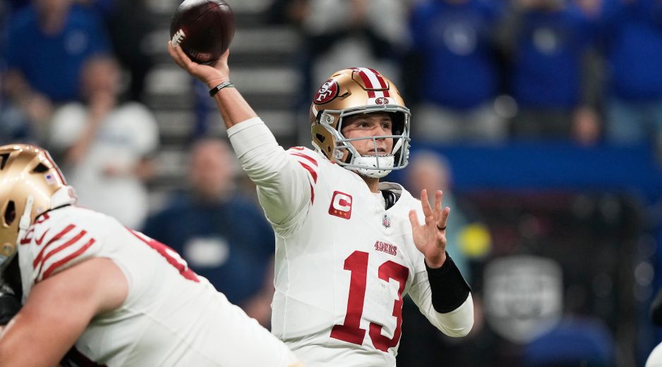 Brock Purdy (#13) lanzó cinco pases de anotación, el mejor registro en lo que va de su carrera. AP/C. Kaster