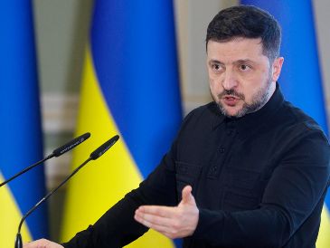 Zelenski reiteró que los emisarios de la Casa Blanca han trasladado ya el citado plan al enviado del Kremlin y manifestó la expectativa de que los próximos contactos entre Washington y Moscú se produzcan hoy. EFE/S. Dolzhenko