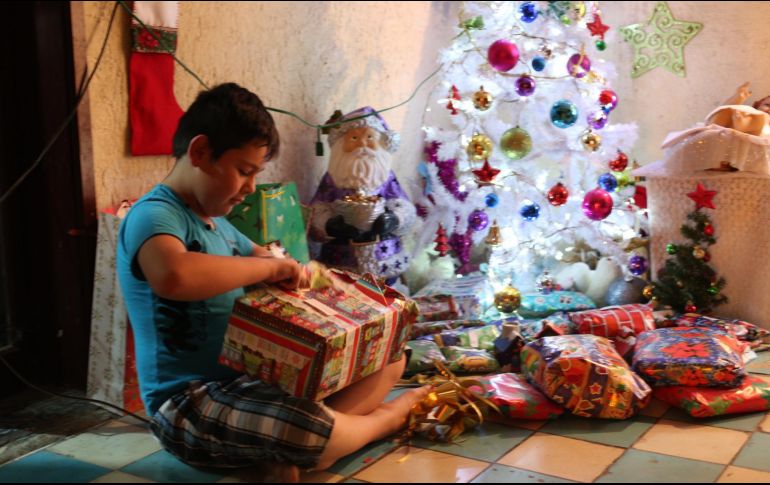Juguetes, ropa, artículos escolares y bicicletas son los principales regalos que reciben los niños. EL INFORMADOR/Archivo