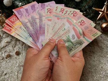 Navidad es día libre para las y los trabajadores en México. Esto significa que quienes laboren con normalidad deben percibir el pago de su día más el doble de su salario. ESPECIAL / CANVA