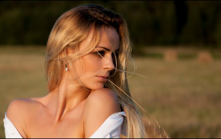 ¿Qué tonos de rubio ayudan a tapar las canas? UNSPLASH / S. SVECHNIKOV