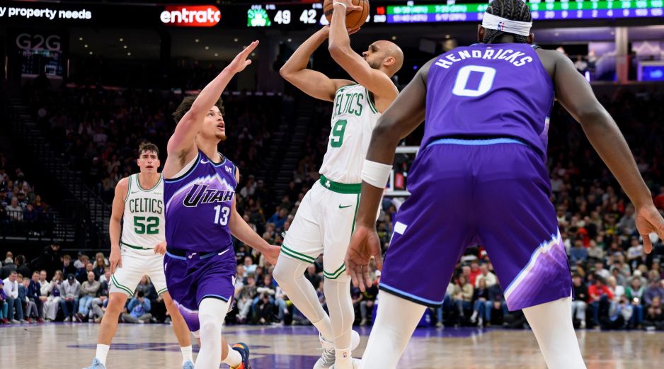 En el juego de esta noche Derrick White anotó 13 de sus 27 puntos en el último cuarto y añadió un récord personal de siete tapas en una actuación única. AP