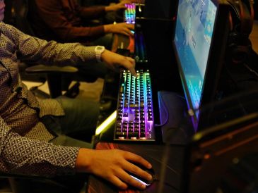 La semana pasada, la Presidenta Claudia Sheinbaum anunció que su gobierno decidió no cobrar el impuesto del 8% a los videojuegos previsto a partir de 2026, ante las dificultades para hacer efectiva su aplicación. EFE / S. Gutiérrez