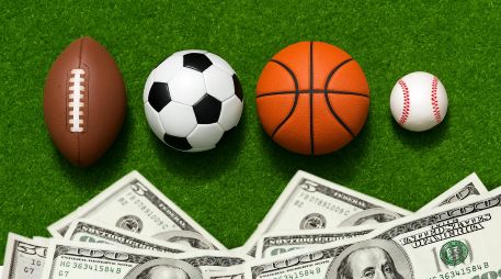 Siete de los primeros 10 lugares de los equipos más valiosos de 2025 les corresponden a equipos de la NFL, con tres clubes de la NBA en medio. ESPECIAL / CANVA