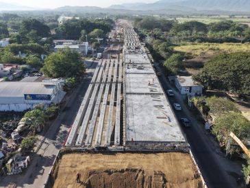 Se intervinieron mil 523 kilómetros de carreteras y caminos; y se rehabilitaron y construyeron 31 kilómetros de puentes. ESPECIAL/SICT