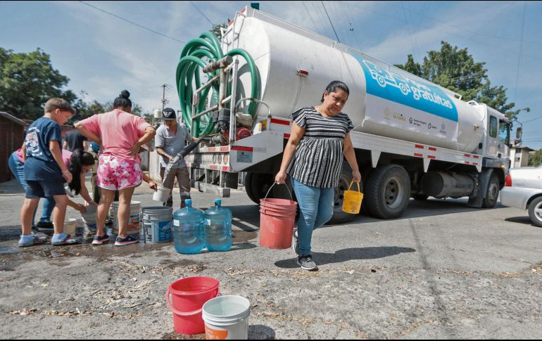 El SIAPA adelantó el corte de agua a enero para evitar la suspensión del servicio durante la Semana Santa, cuando el consumo se incrementa. Habrá pipas gratuitas disponibles al 073. ESPECIAL