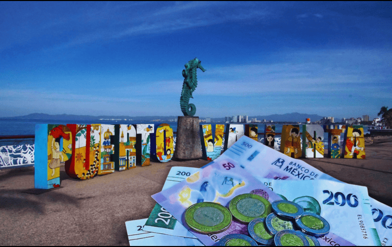 En la vía corta de Guadalajara a Puerto Vallarta, los avances se fueron entregando por tramos y plazos. ESPECIAL / CANVA