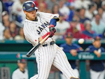 El nipón, seleccionado seis veces para el Juego de Estrellas, tiene un promedio de .277 con 248 jonrones y 717 carreras impulsadas en 11 temporadas en la liga japonesa. AP