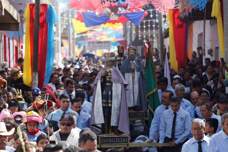 Se espera la mayor afluencia de peregrinos, debido al recorrido tradicional de las imágenes de los Santos Reyes por la laguna de Cajititlán.&nbsp;EL INFORMADOR / ARCHIVO