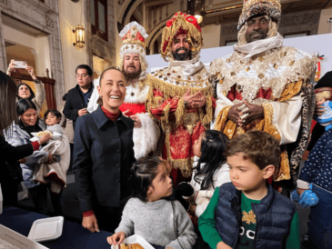 La nueva normativa entró en vigor desde marzo de 2025 y aplica para todos los niveles educativos de escuelas públicas y privadas. EFE / S. Gutiérrez