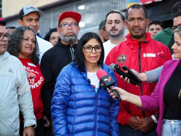 La mandataria encargada expresó que las imágenes de los fallecidos le causaron un profundo impacto emocional. EFE