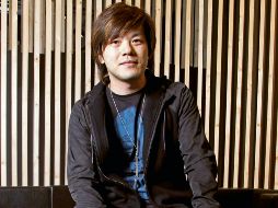 Keiichiro Hirano, autor de “Cierto hombre”, explora la identidad y las múltiples facetas del ser humano a través de su literatura. AFP