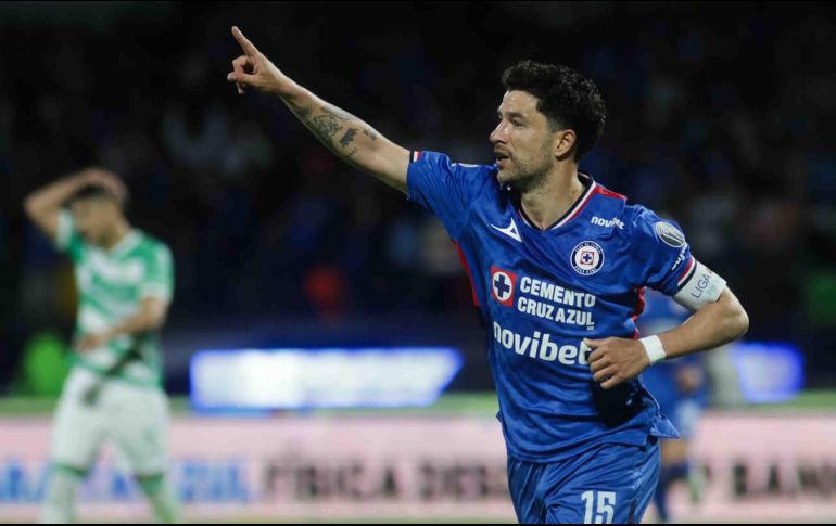 El uruguayo ganó un título de Liga MX, la Copa de Campeones de la Concacaf y dos Campeón de Campeones con los cementeros. SUN/