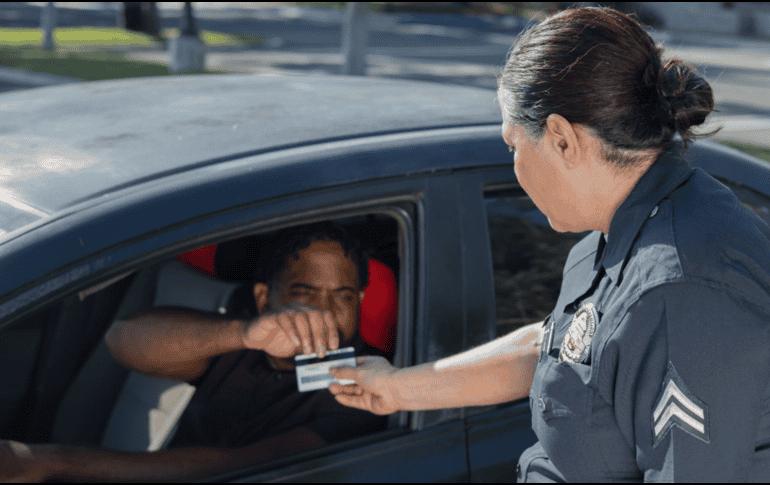 La licencia de conducir no solo es un trámite, también garantiza que los conductores cumplan con los requisitos de seguridad vial. CANVA