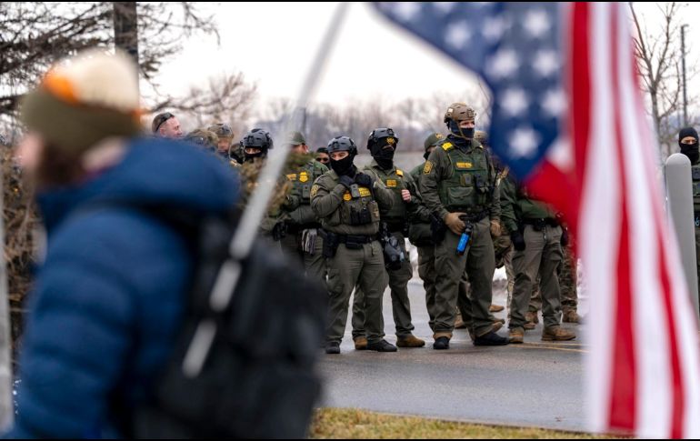El hecho ha elevado las ya existentes protestas contra ICE en Minéapolis, donde al menos ocho personas quedaron detenidas. EFE