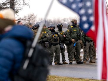 El hecho ha elevado las ya existentes protestas contra ICE en Minéapolis, donde al menos ocho personas quedaron detenidas. EFE