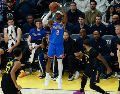 La Conferencia Oeste de la NBA ha estado controlada desde el inicio de la campaña por el Thunder de Oklahoma, los actuales campeones de la liga y que solo han perdido siete partidos de 38 disputados hasta el momento. EFE / ARCHIVO