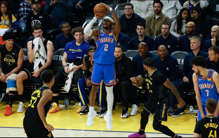La Conferencia Oeste de la NBA ha estado controlada desde el inicio de la campaña por el Thunder de Oklahoma, los actuales campeones de la liga y que solo han perdido siete partidos de 38 disputados hasta el momento. EFE / ARCHIVO