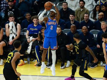 La Conferencia Oeste de la NBA ha estado controlada desde el inicio de la campaña por el Thunder de Oklahoma, los actuales campeones de la liga y que solo han perdido siete partidos de 38 disputados hasta el momento. EFE / ARCHIVO
