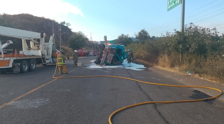 Los hechos fueron atendidos por la comandancia regional, Bomberos de Atotonilco El Alto, la Guardia Nacional y otras corporaciones municipales. ESPECIAL / UEPCBJ
