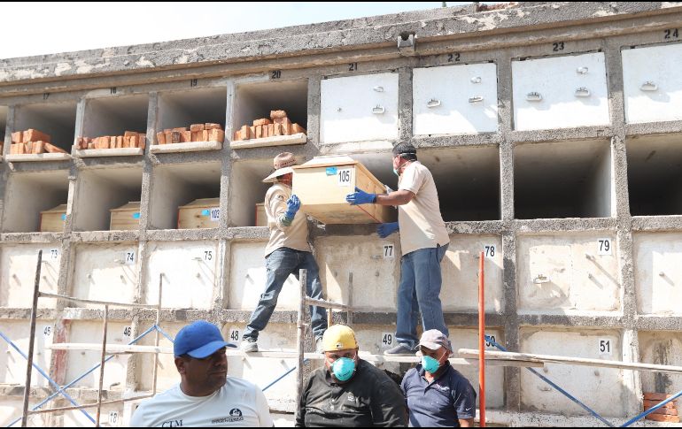 En el proceso de inhumación participaron representantes de la Comisión Estatal de los Derechos Humanos de Jalisco (CEDHJ). ESPECIAL / SEGURIDAD JALISCO