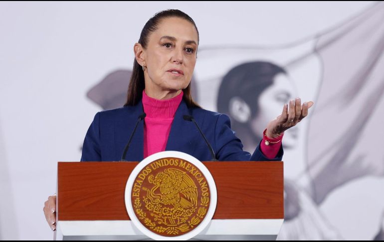 Sheinbaum reiteró que con el vecino norteamericano se colabora, pero remarcó que “hay algo que no se negocia y eso es la soberanía y la independencia de la patria”. EFE/S. Gutiérrez