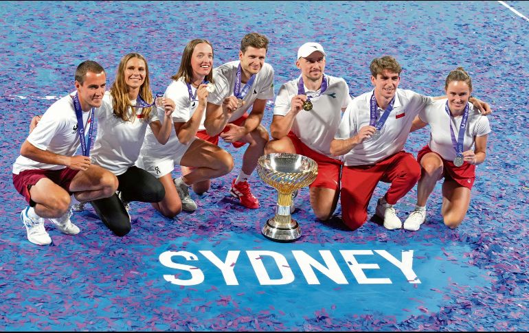 El equipo de Polonia tras vencer a Suiza por 2-1. AP