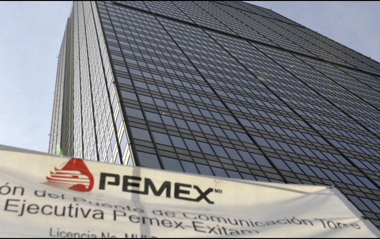 Pemex atribuyó el descenso a mayor complejidad operativa en pozos de alta presión y temperatura. EFE