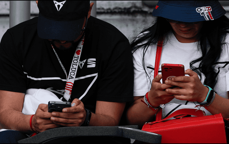 La magnitud del reto se ilustra en el universo estimado de alrededor de 160 millones de líneas móviles, lo que implicaría validar hasta cerca de un millón de registros diarios para cumplir el calendario. EFE/Isaac Esquivel