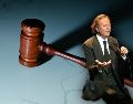 El gobierno español no aclaró si retirará la Medalla de Oro al Mérito en la Bellas Artes que recibió Julio Iglesias en 2010 luego de haber recibido denuncias por agresión sexual. ESPECIAL / UNSPLASH Wesley Tingey