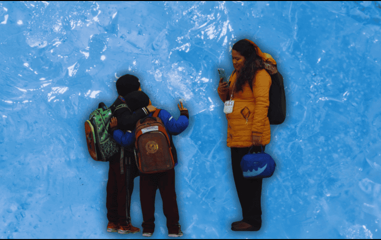 Se sugiere usar prendas gruesas con tela de algodón o lana y, si es posible, utiliza varias capas de ropa. SUN / ARCHIVO