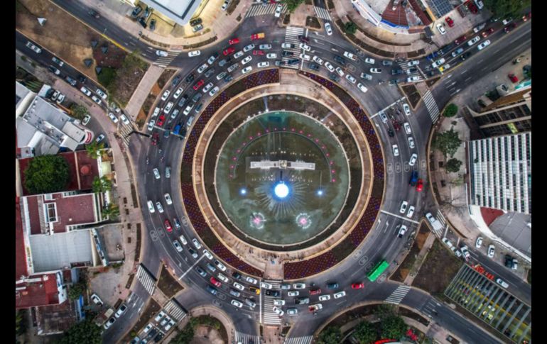 Se amplió el radio de la glorieta, se habilitaron cruces peatonales seguros, con semaforización visual y auditiva a fin garantizar la seguridad para llegar al monumento, se instaló una estación de Mi Bici y se rehabilitaron todas las instalaciones hidrosanitarias. EL INFORMADOR/ A. Navarro