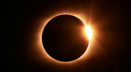 El eclipse solar anular del 17 de febrero iniciará aproximadamente a las 11:42 UTC. UNSPLASH / J. LEE