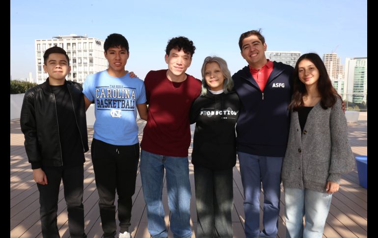 Iker Chavarín, Minoru Recio, Emiliano Gómez, Richelle Andalón, Gerson Esquivel y Andrea Weber. GENTE BIEN JALISCO  / C. Jimeno