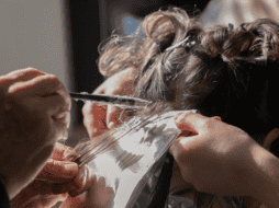 Un buen tinte, acompañado de la técnica adecuada, puede convertirse en el aliado clave para renovar tu imagen sin recurrir a cambios drásticos. ESPECIAL