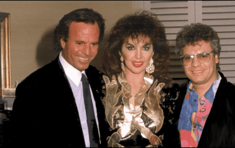 La bailarina y violinista publicó esta imagen a través de sus redes sociales, defendiendo a Julio Iglesias. ESPECIAL / INSTAGRAM @obreeskin