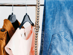 Es primordial encontrar opciones prácticas y responsables que den una segunda vida a las prendas de ropa. ESPECIAL/Canva