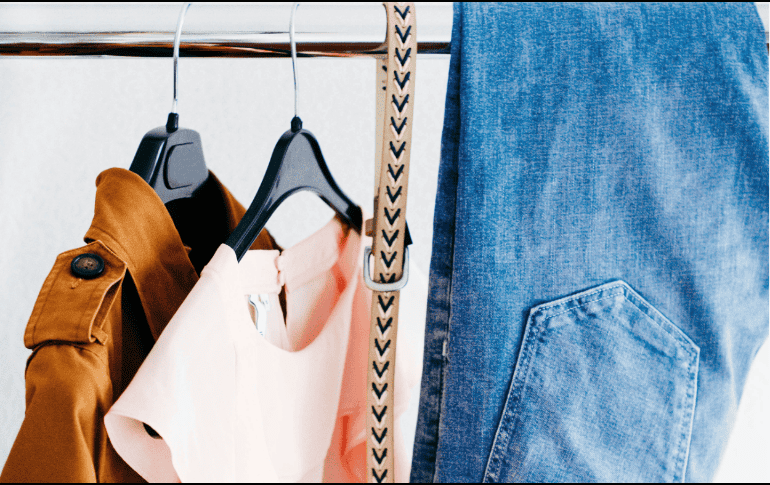 Es primordial encontrar opciones prácticas y responsables que den una segunda vida a las prendas de ropa. ESPECIAL/Canva